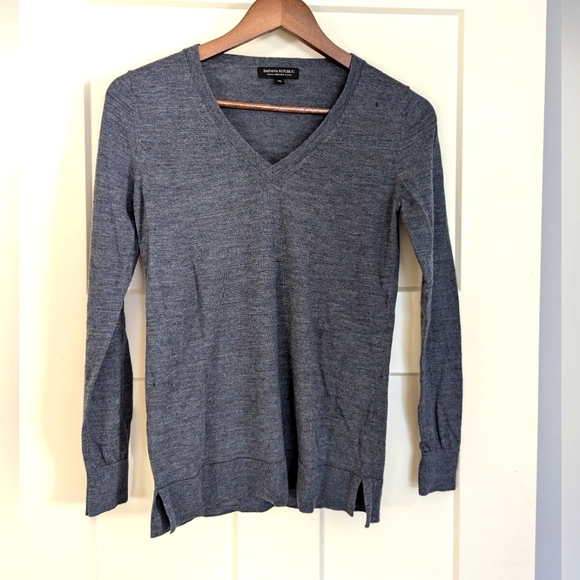 Banana Republic 100% Merino wool extra small gray long sleeve lightweigh… - Picture 1 of 8